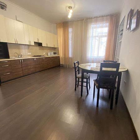 Afina Aparthotel Odessa Buitenkant foto