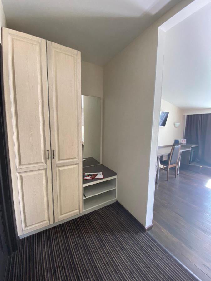 Afina Aparthotel Odessa Buitenkant foto