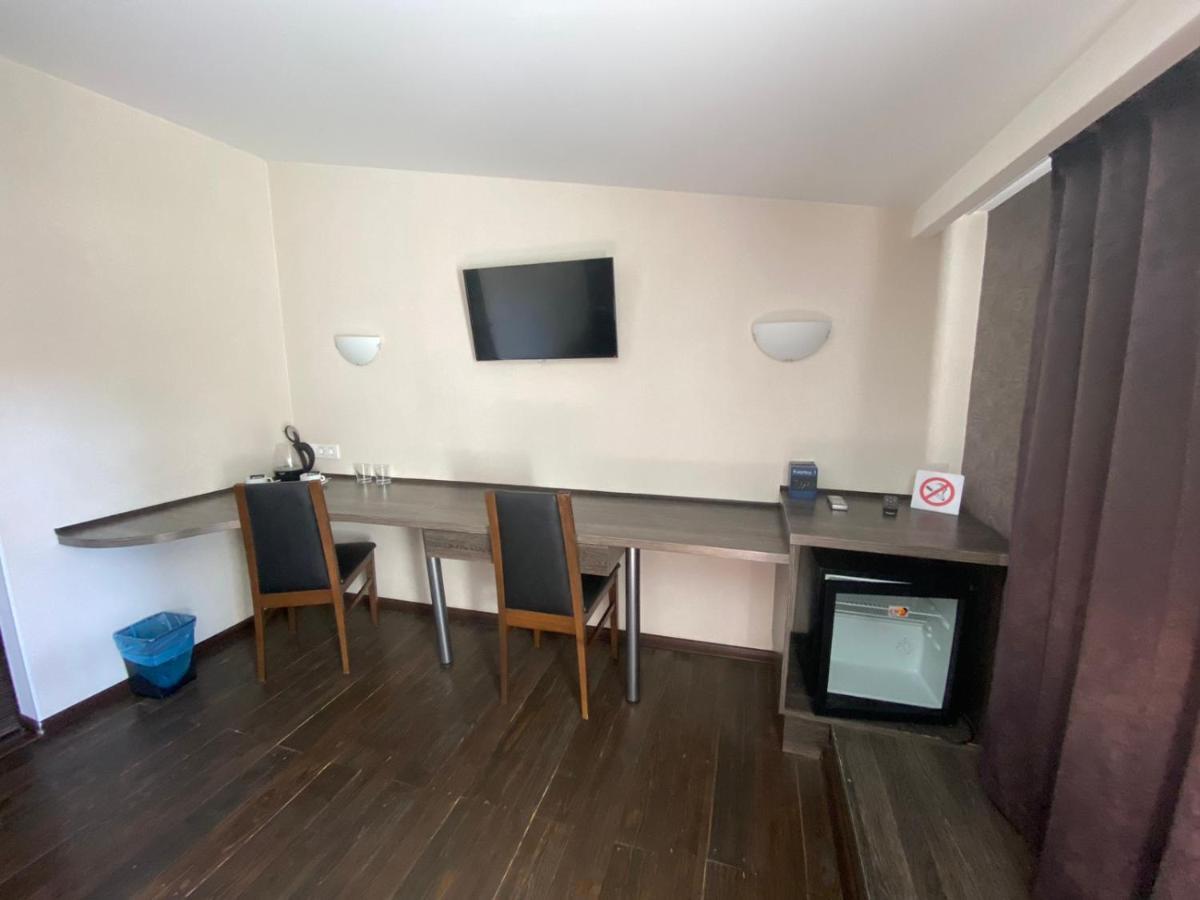 Afina Aparthotel Odessa Buitenkant foto